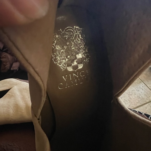 Elegant Cream Ankle Boots
Size 8.5 M - Picture 7 of 9